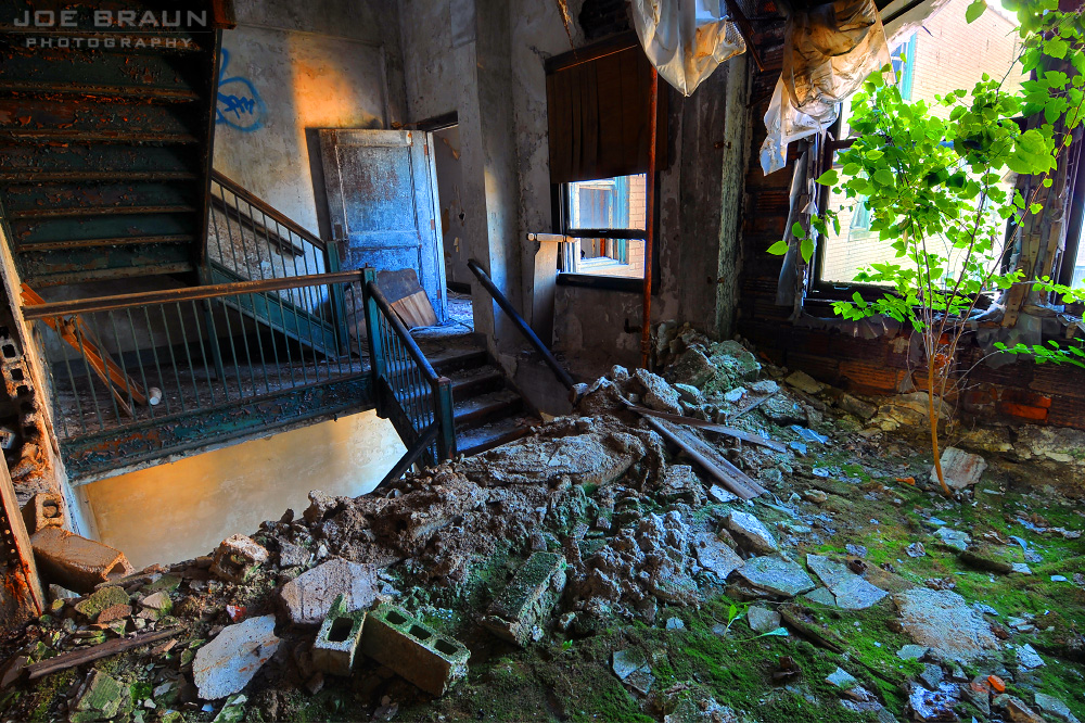 Abandoned Hotel (Detroit, Michigan) -- &copy; 2010 Joe Braun Photography